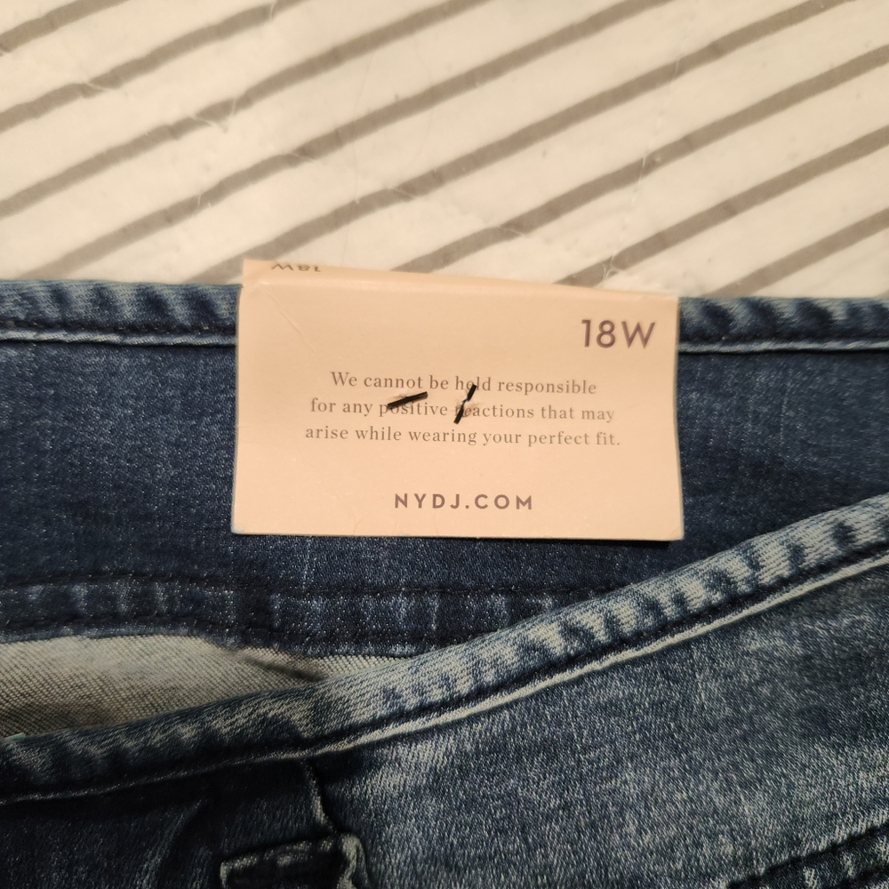 18W NYDJ Ami Skinny Capri Indigo